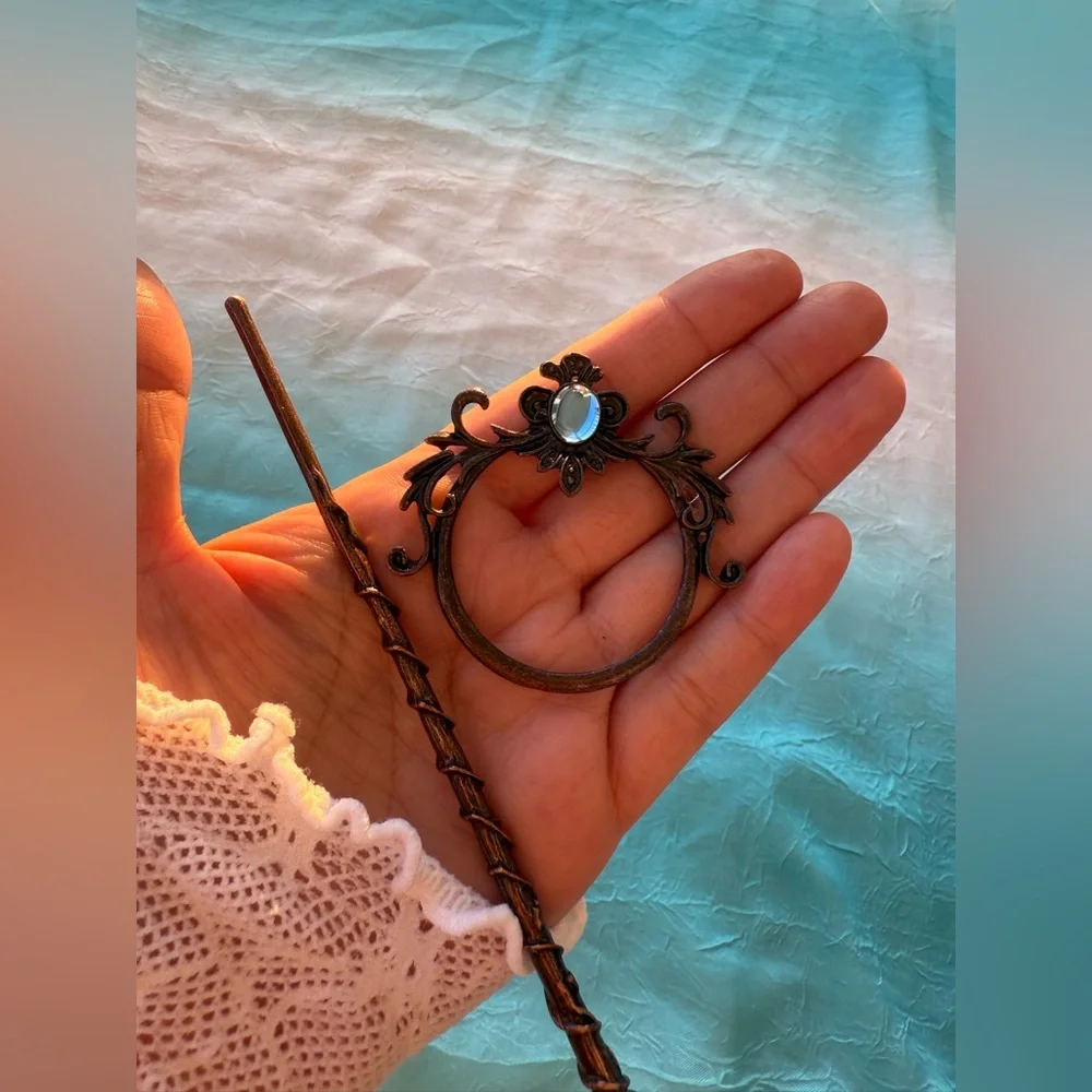 Elegant Silver Hairpin with Blue Accent - Picture 4 of 4